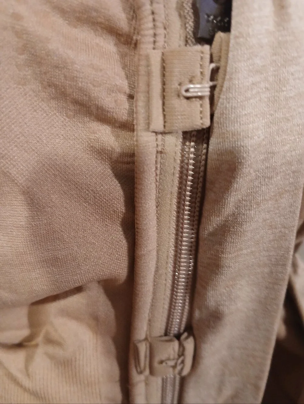 Shefit Womens Tan Sports Bra. Size 5 Luxe. Front Zip